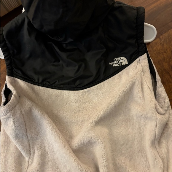 Northface Women’s vest - Picture 2 of 4